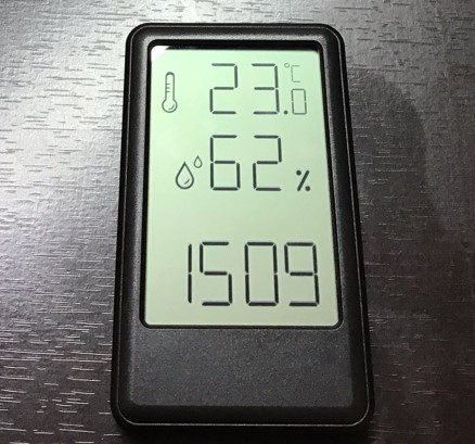 Daisoのデジタル時計で温度計と湿度計つきう