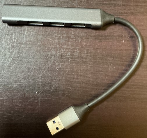 Daiso薄型USB3.0ハブ（USB4ポート）