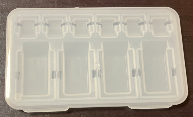 DaisoでmicroSDカードのケース